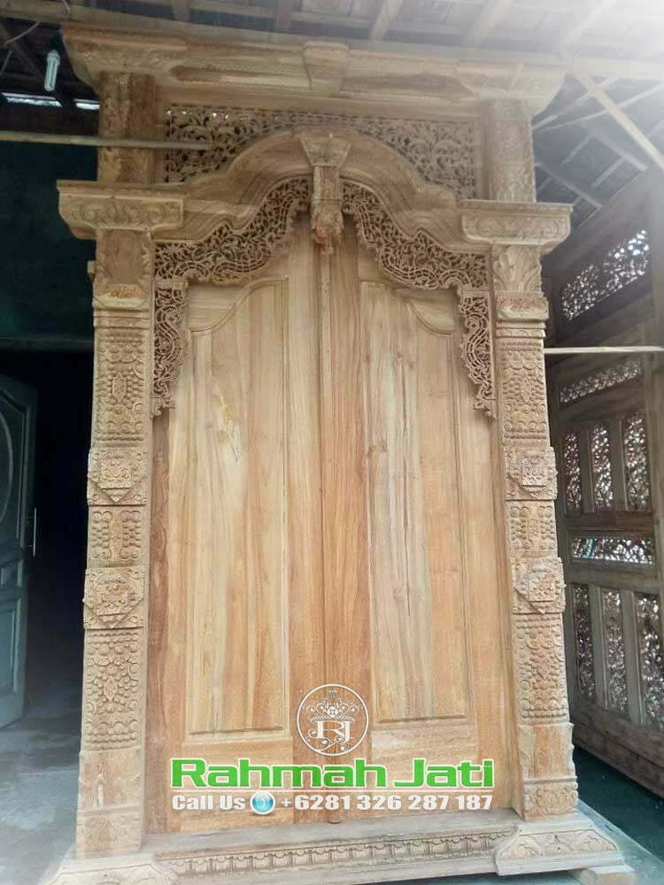 Pintu Gebyok Masjid