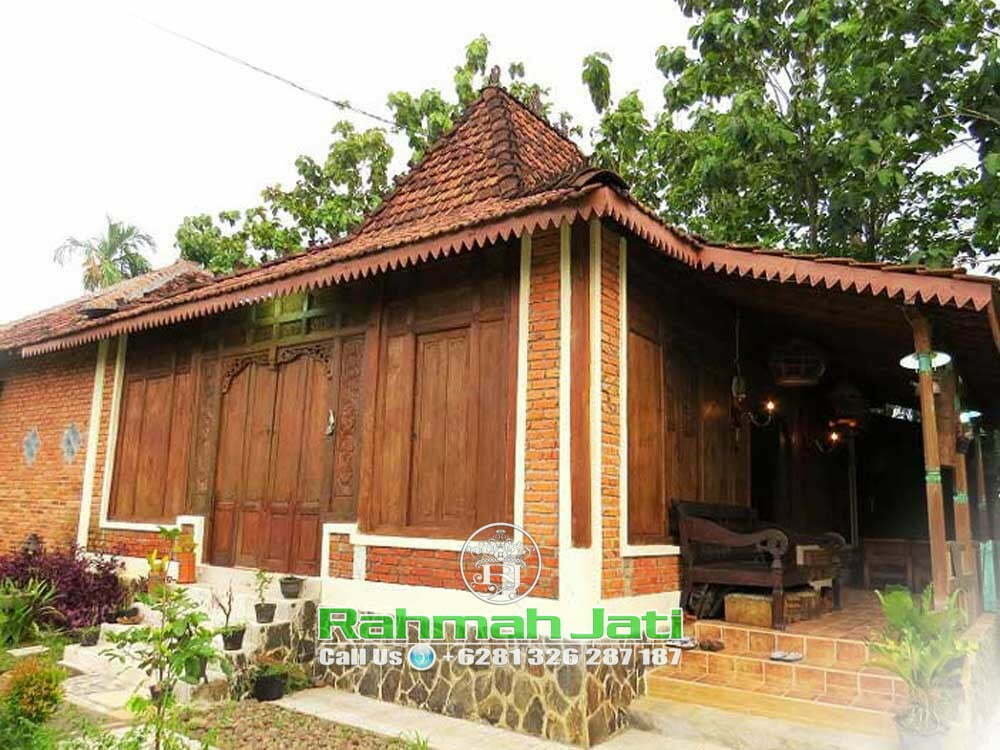 Rumah Pintu Gebyok Bali